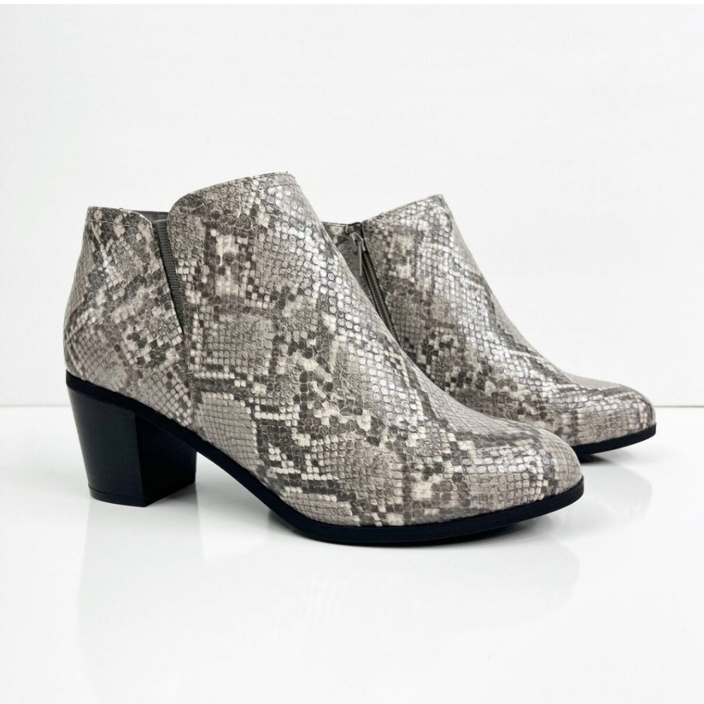 CLOUD WALKER Snake Skin Print Leather Ankle Booties Women Size 10 WIDE.
